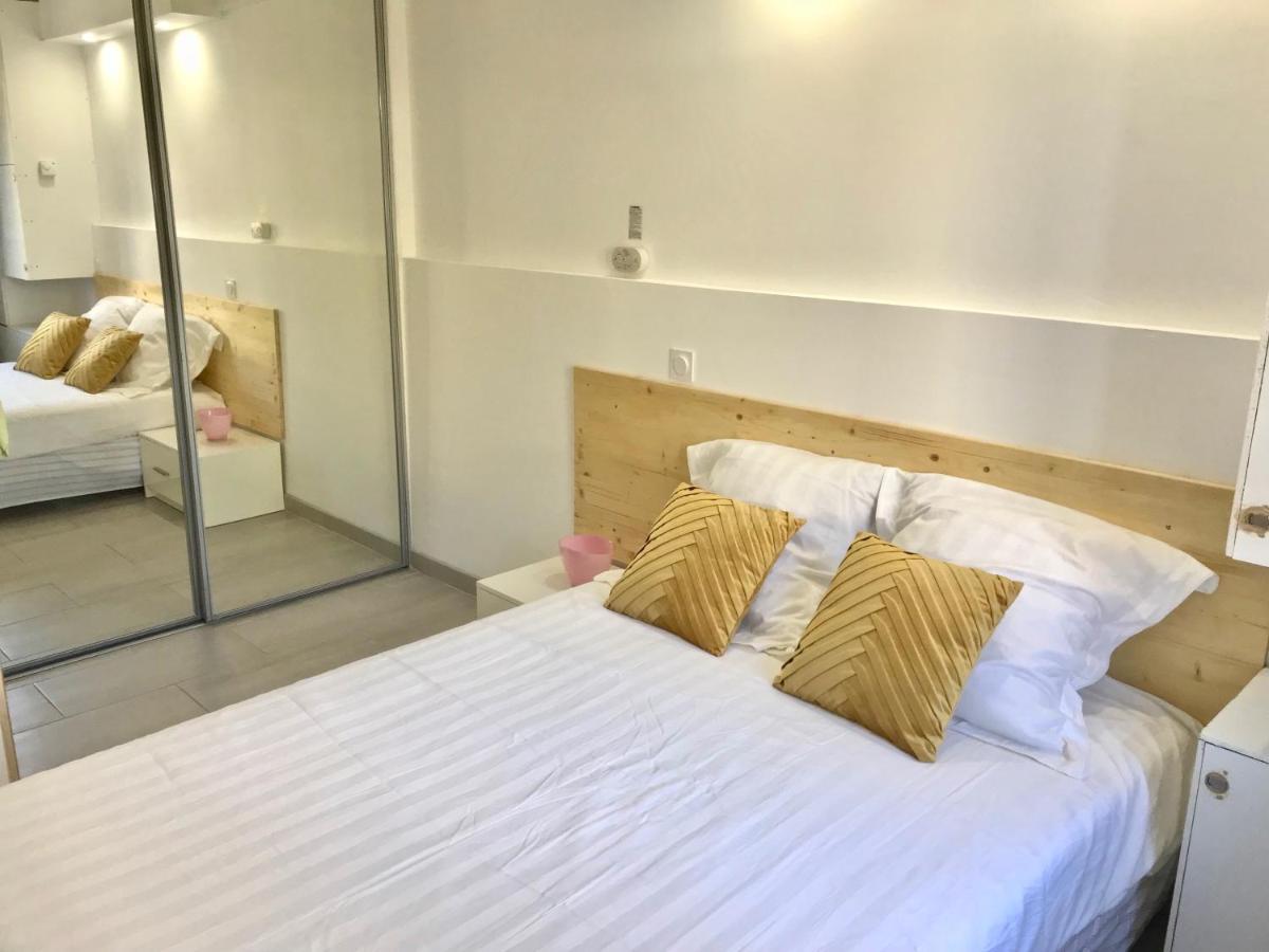 Blue Summer Vibes Appartment For 4P, Ac, Parking, Beachfront, Spa Access -5 Ла-Сьота Экстерьер фото