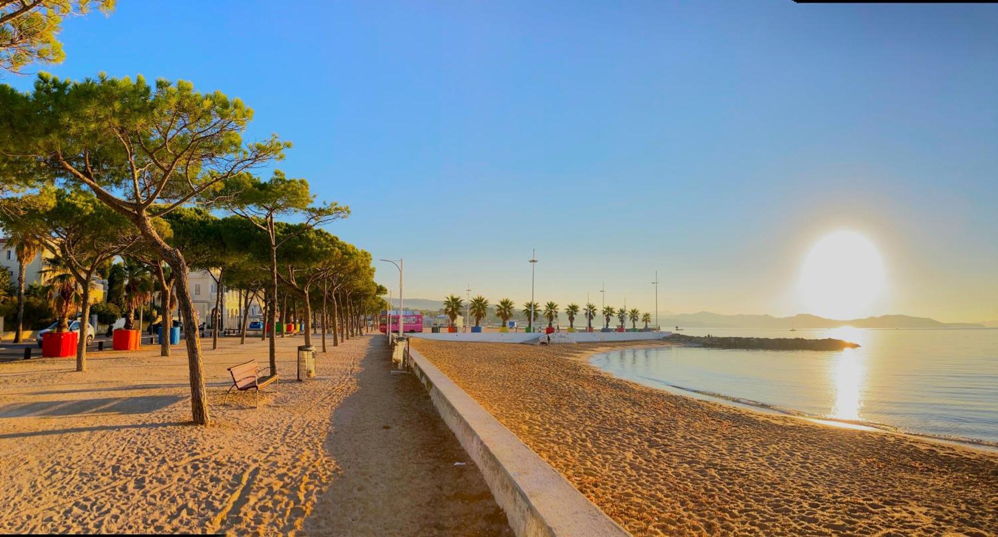 Blue Summer Vibes Appartment For 4P, Ac, Parking, Beachfront, Spa Access -5 Ла-Сьота Экстерьер фото